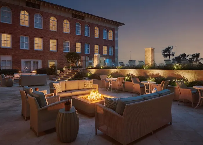 Top Hotels in Los Angeles Near Beach: Find Your Perfect Seaside Stay