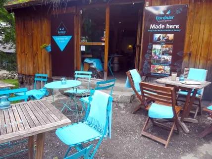 Nicht nur Souvenirs: In diesem Café kannst du norwegische Schokolade genießen.